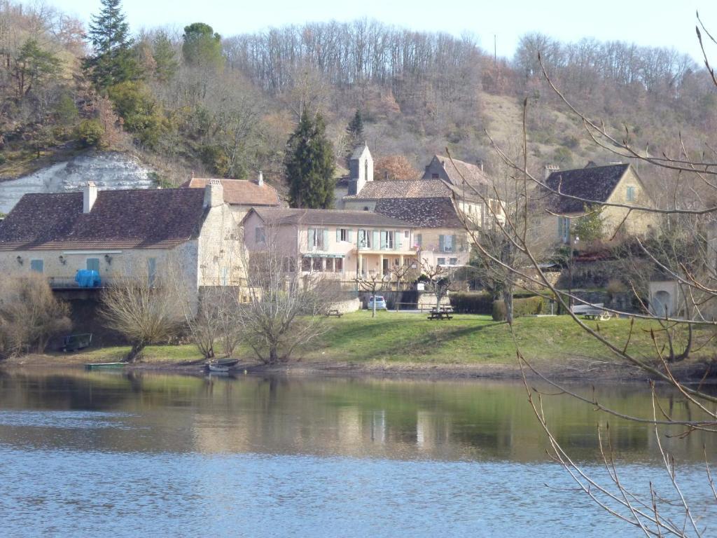 Hotel-Restaurant Cote Rivage Badefols-sur-Dordogne Exterior photo