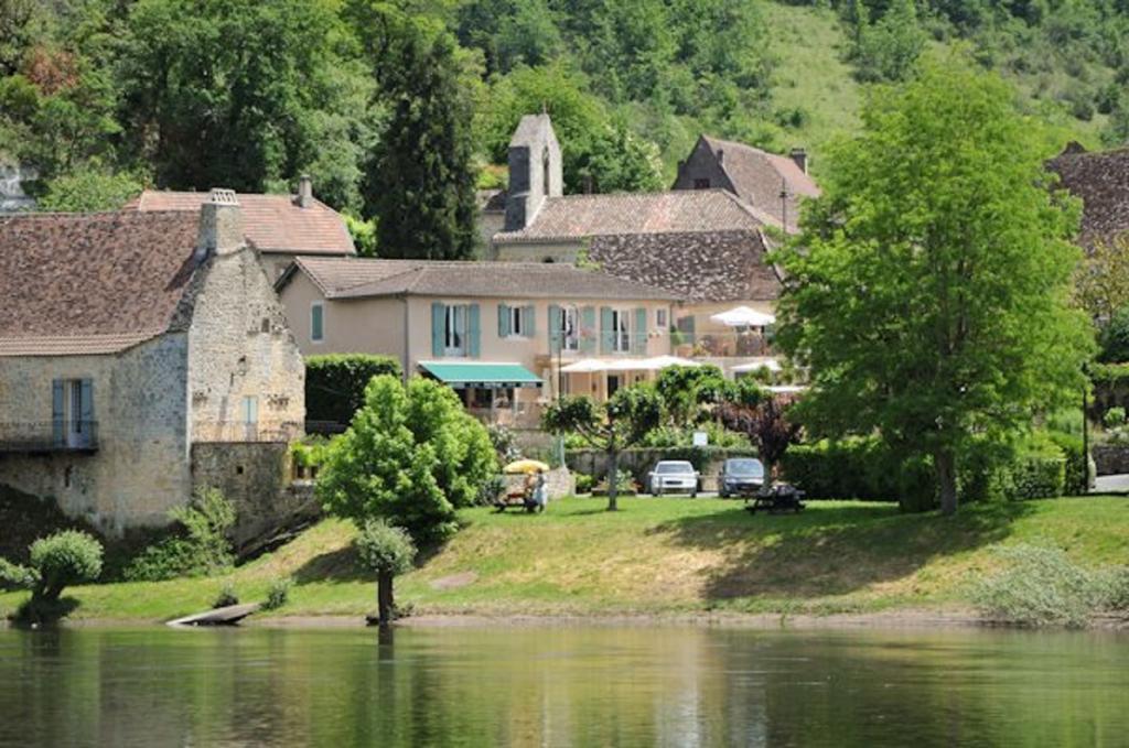Hotel-Restaurant Cote Rivage Badefols-sur-Dordogne Exterior photo